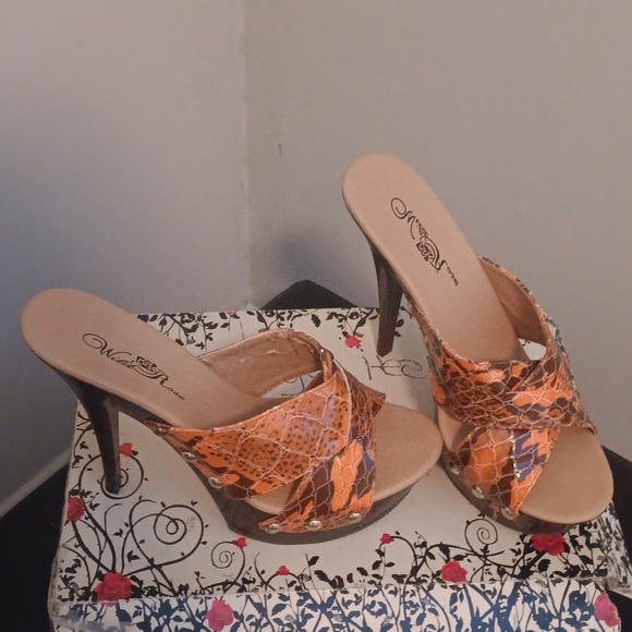 Heels - Picture 3 of 3